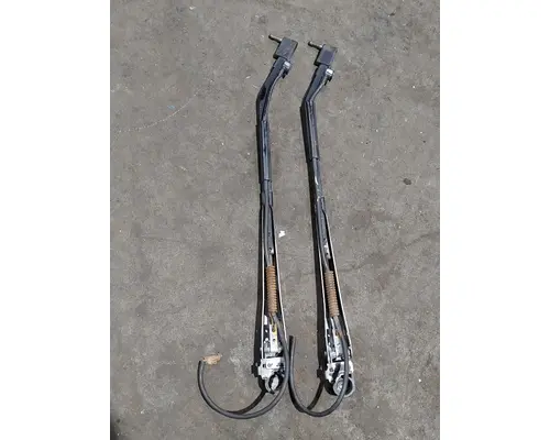 INTERNATIONAL 8100 Windshield Wiper Arm