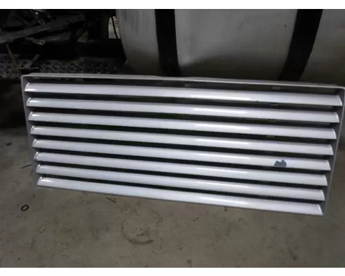 INTERNATIONAL 8200 Grille