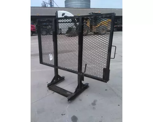 INTERNATIONAL 8200 HEADACHE RACK