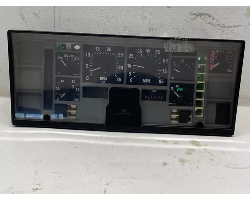 INTERNATIONAL 8200 Instrument Cluster