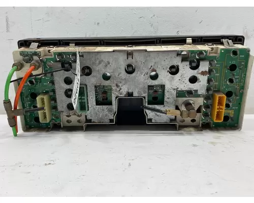 INTERNATIONAL 8200 Instrument Cluster