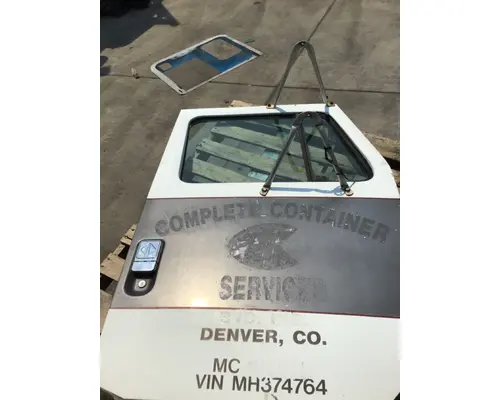 INTERNATIONAL 8300 1987-2001 DOOR ASSEMBLY, FRONT