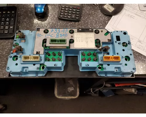 INTERNATIONAL 8300 Instrument Cluster