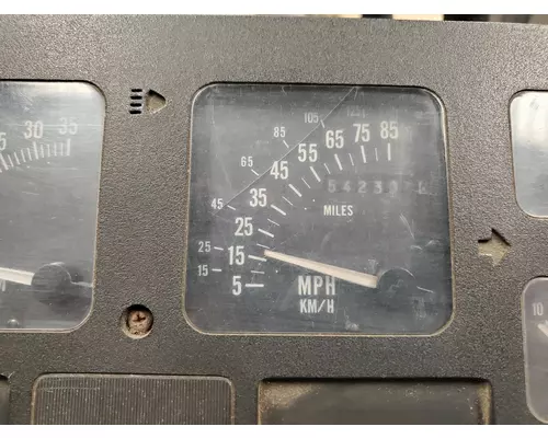 INTERNATIONAL 8300 Instrument Cluster