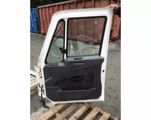 INTERNATIONAL 8500 DOOR ASSEMBLY, FRONT