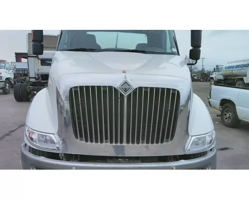 INTERNATIONAL 8600 (RIGHT HAND DRIVE) HOOD