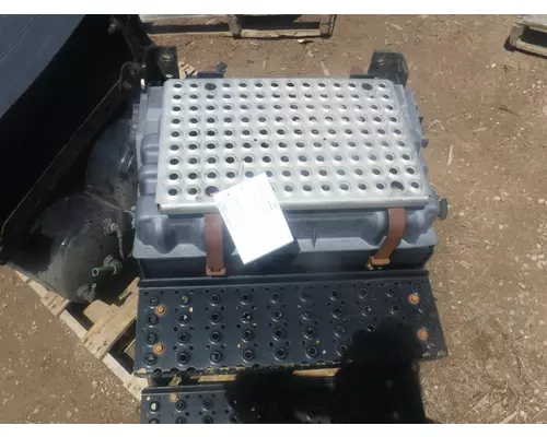 INTERNATIONAL 8600 / 9100 / 9200 / 9400 Battery Tray