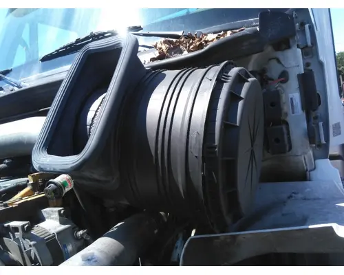 INTERNATIONAL 8600 AIR CLEANER