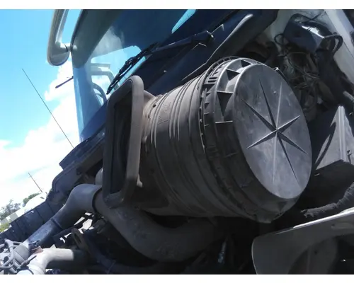 INTERNATIONAL 8600 AIR CLEANER