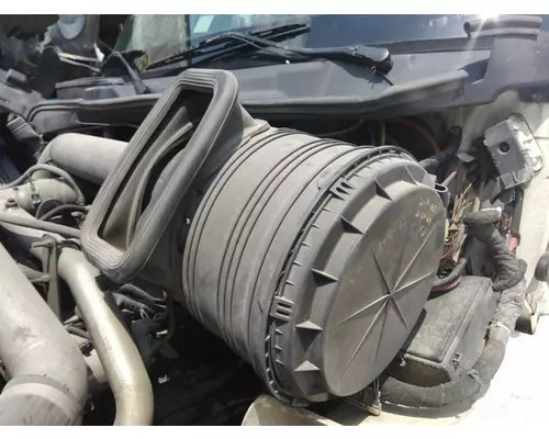 INTERNATIONAL 8600 AIR CLEANER