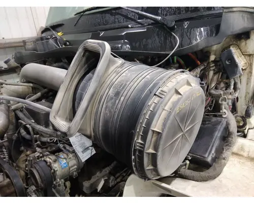 INTERNATIONAL 8600 AIR CLEANER