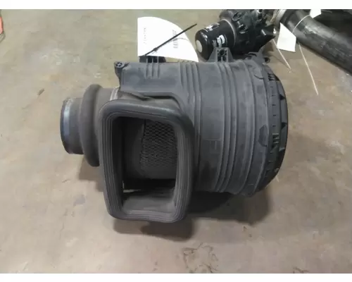 INTERNATIONAL 8600 AIR CLEANER