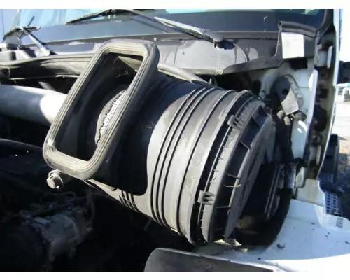 INTERNATIONAL 8600 AIR CLEANER