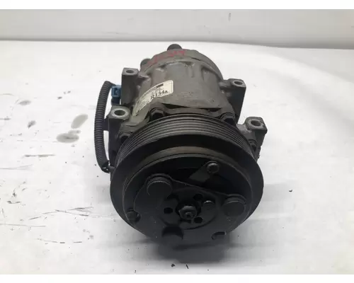 INTERNATIONAL 8600 Air Conditioner Compressor