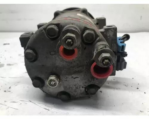 INTERNATIONAL 8600 Air Conditioner Compressor