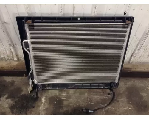 INTERNATIONAL 8600 Air Conditioner Condenser