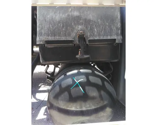 INTERNATIONAL 8600 BATTERY BOX COVER