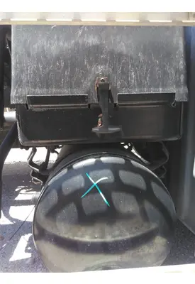 INTERNATIONAL 8600 BATTERY BOX COVER