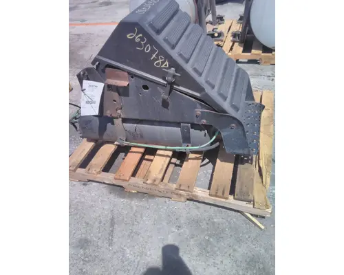 INTERNATIONAL 8600 BATTERY BOX COVER