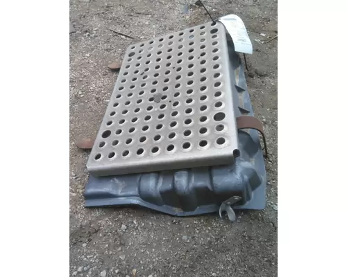 INTERNATIONAL 8600 BATTERY BOX COVER