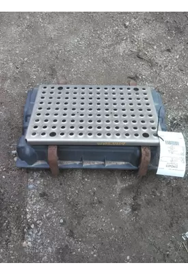 INTERNATIONAL 8600 BATTERY BOX COVER