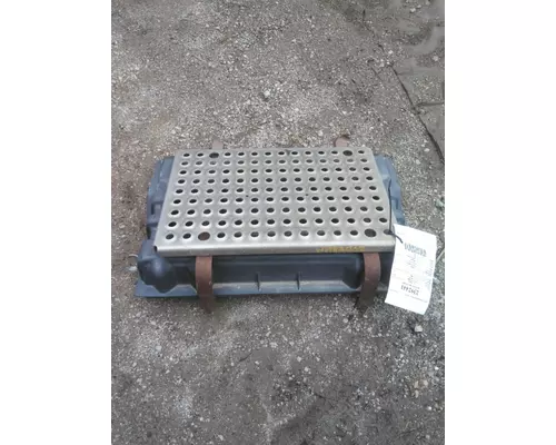 INTERNATIONAL 8600 BATTERY BOX COVER