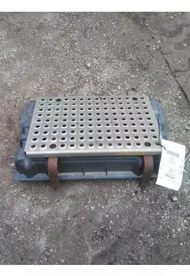 INTERNATIONAL 8600 BATTERY BOX COVER