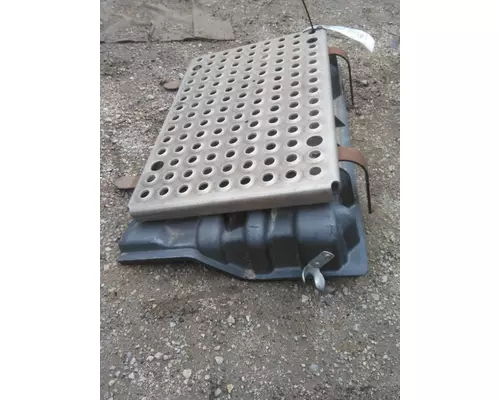 INTERNATIONAL 8600 BATTERY BOX COVER