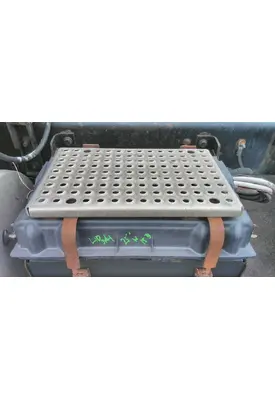 INTERNATIONAL 8600 BATTERY BOX COVER