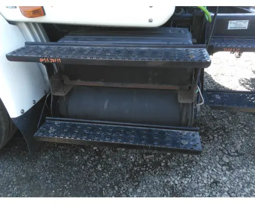 INTERNATIONAL 8600 BATTERY BOX STEP