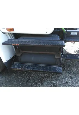 INTERNATIONAL 8600 BATTERY BOX STEP