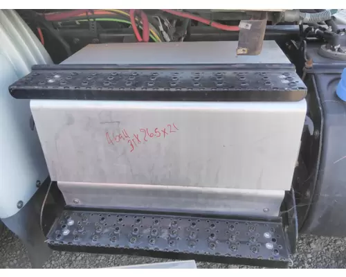 INTERNATIONAL 8600 BATTERY BOX