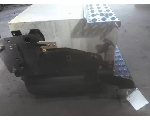 INTERNATIONAL 8600 BATTERY BOX
