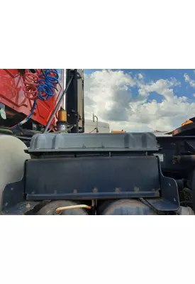 INTERNATIONAL 8600 BATTERY BOX