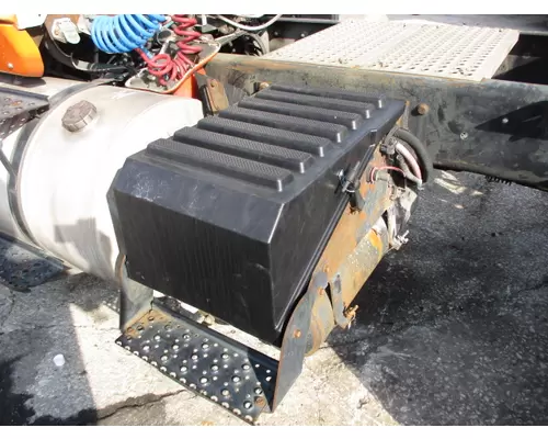 INTERNATIONAL 8600 BATTERY BOX