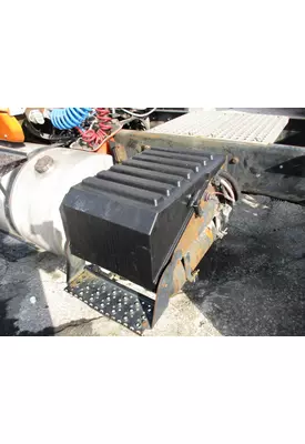 INTERNATIONAL 8600 BATTERY BOX