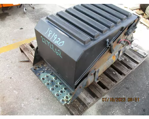 INTERNATIONAL 8600 BATTERY BOX