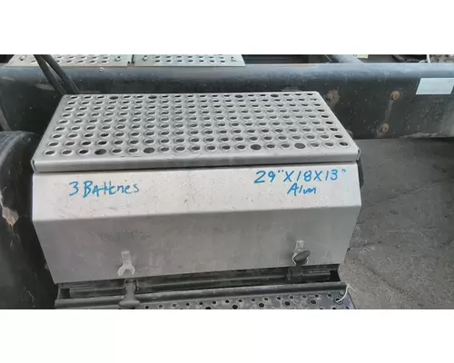 INTERNATIONAL 8600 BATTERY BOX