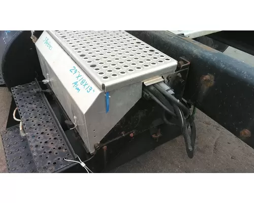 INTERNATIONAL 8600 BATTERY BOX