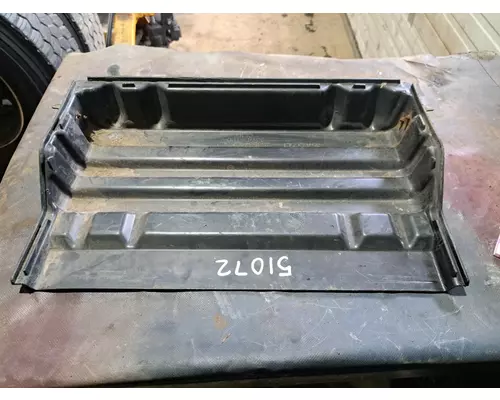 INTERNATIONAL 8600 Battery Box Cover