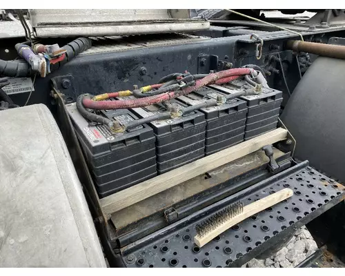 INTERNATIONAL 8600 Battery BoxTray