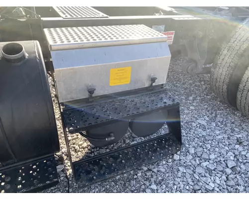 INTERNATIONAL 8600 Battery BoxTray