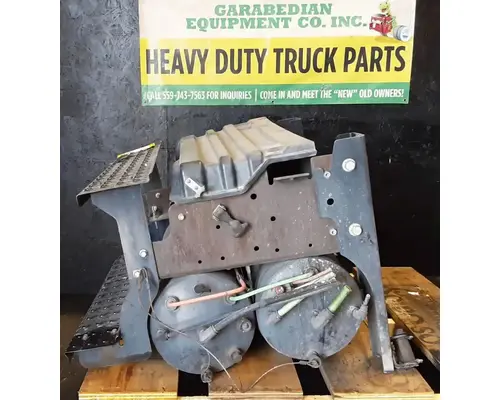 INTERNATIONAL 8600 Battery BoxTray