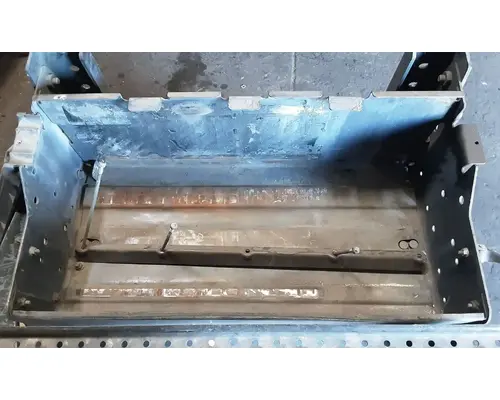 INTERNATIONAL 8600 Battery BoxTray