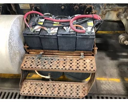INTERNATIONAL 8600 Battery Box