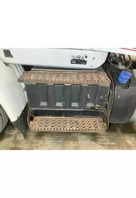 INTERNATIONAL 8600 Battery Box