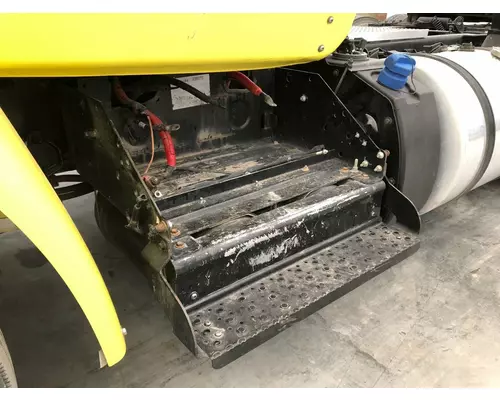 INTERNATIONAL 8600 Battery Box