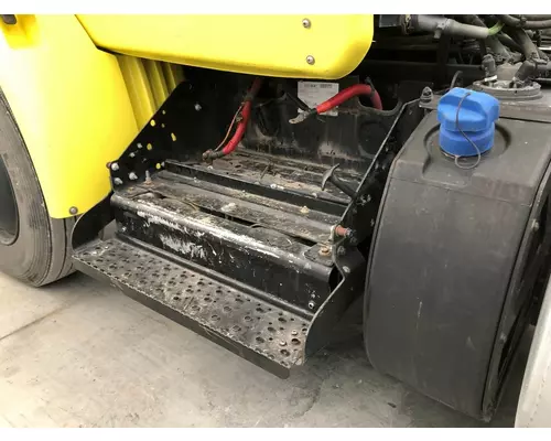 INTERNATIONAL 8600 Battery Box