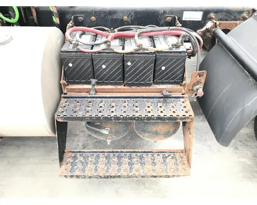 INTERNATIONAL 8600 Battery Box