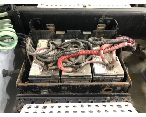 INTERNATIONAL 8600 Battery Box